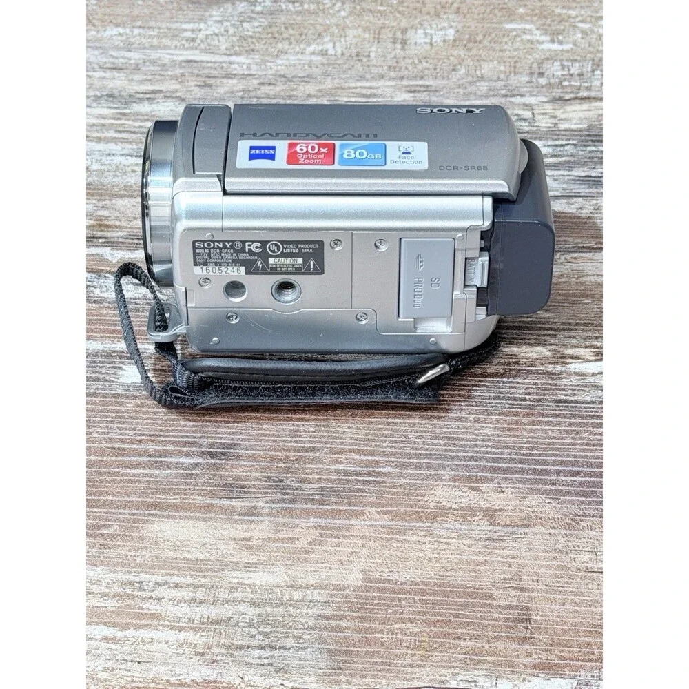 Sony Handycam DCR-SR68 Silver Video Digital Camcorder 60x Zoom 2 Battery Tested